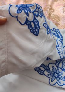 💙🤍 Embroidered Top
