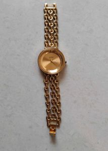 GUESS Gold Women’s Watch – Luxe & Elegant ♥️
