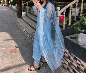 Set of 3 Stylish Women&#39;s Outfits