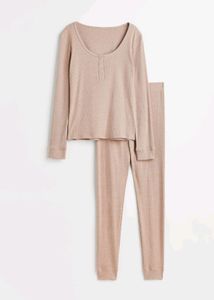 HM Fitted pyjamas in soft, ribbed jersey made from