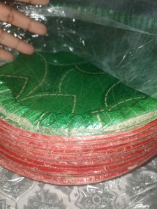 25 Pieces Of Disposable Plates