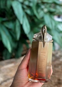 Alien Goddess Intense Perfume