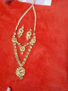 A Brand New JEWELLERY SET