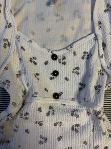 Floral Button-Up White Top.SIZE-28-34.