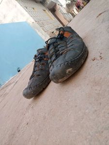 Trekking Shoes best under 200