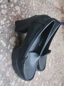 Perfect Black Pump Shoes