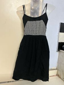 Pintrest Branded Sleeveless Black Dress With Pocke