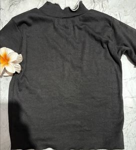 Stylish Black Ribbed Top