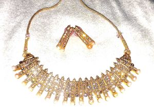 Beautiful Golden Necklace With Earrings