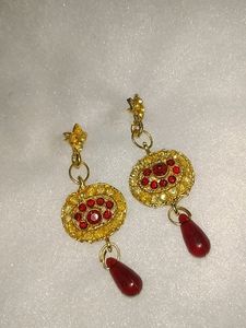 Beautiful Stone Necklace Set...With Red And Golden
