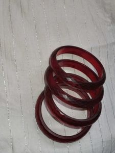 Set of 4 Red Bangles