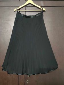 🖤 Pleated Skirt