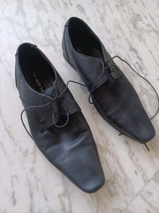 redtape black leather derby shoes for men. size is uk11. exact by measuring tape. 30cm. refer pics before buying
