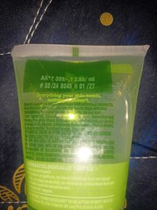 Simple Refreshing Facial Wash