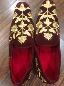 Embroidered Velvet Groom Mojari