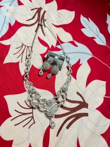 Sparkling Silver Necklace &amp; Earring Set