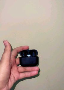 Black Wireless Earbuds