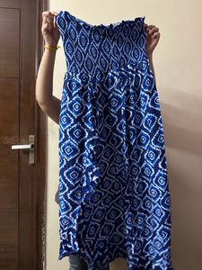 Long Blue Sleeveless Dress With Open Front