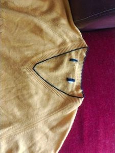 Men&#39;s V-Neck Knit Sweater