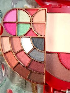 Vintage Inspired Makeup Kit