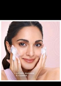 ✨ Ponds Bright Beauty Face Wash.