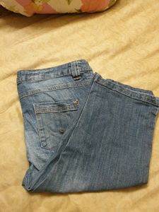 Stylish Fitted Denim Shorts  3/4ths