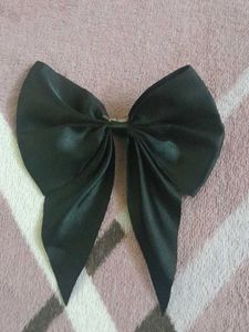 bow hair clip 🎀