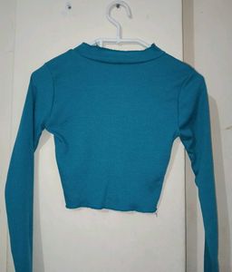 Full Sleeves Crop Top