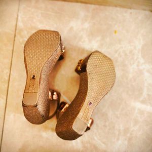 👠 **Stylish Size 5 Wedges in Great Condition!**