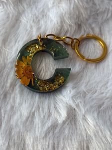 Bloom &amp; Shine – Floral Resin Alphabet Keychain 🌼✨