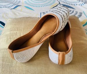 Ethnic Embellished Mojaris