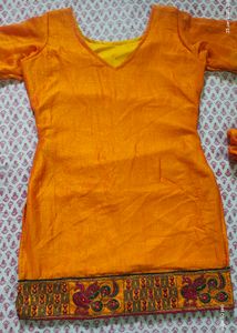 mustard and orange mix short kurti with scrunchie