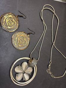 Flower Pendant With Modern Earings