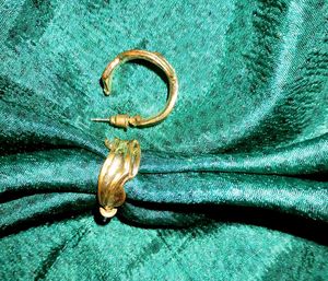 Anti Tarnish Gold Tone Hoop Earrings✨