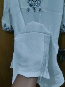 Elegant White Embroidered Kurta