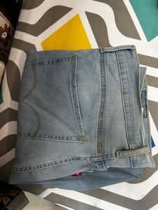 Light Wash High-Waisted Jeans