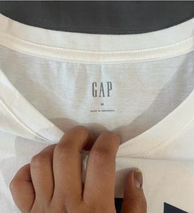 Gap Tshirt