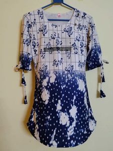 Trendy Blue &amp; White Floral Printed Crepe Top – M