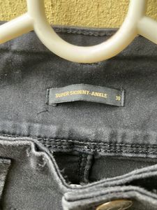 BRAND NEW Jealous 21 skinny fit jeans