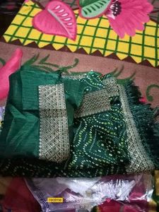 gorgeous bandhni saare for women in green color