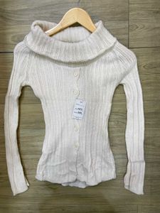 Creamy Buttoned Cardigan