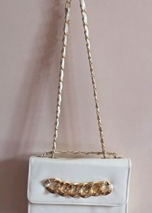 WHITE SLINGBAG