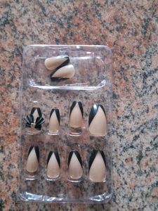 Press On Nails - Nude & Black