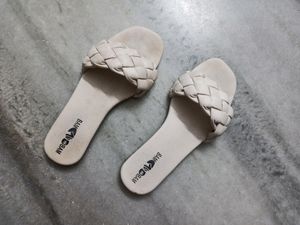White Flats❗ ~ GIVING AWAY ⚠️