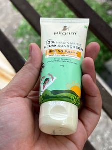 Pilgrim 2% Niacinamide Glow Sunscreen SPF 50 +++ f