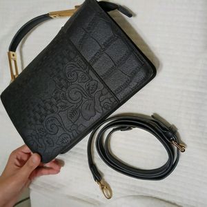 Black Handbag With Sling