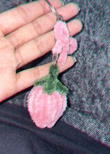 strawberry bow keychain🫶
