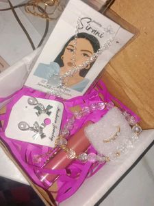 Jewelry Set: Necklace, Earrings &amp; Bracelet