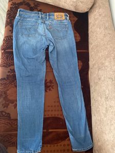 Levis Jeans Women 28 Waist