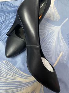Rockport Black Leather Pointed-Toe Pumps